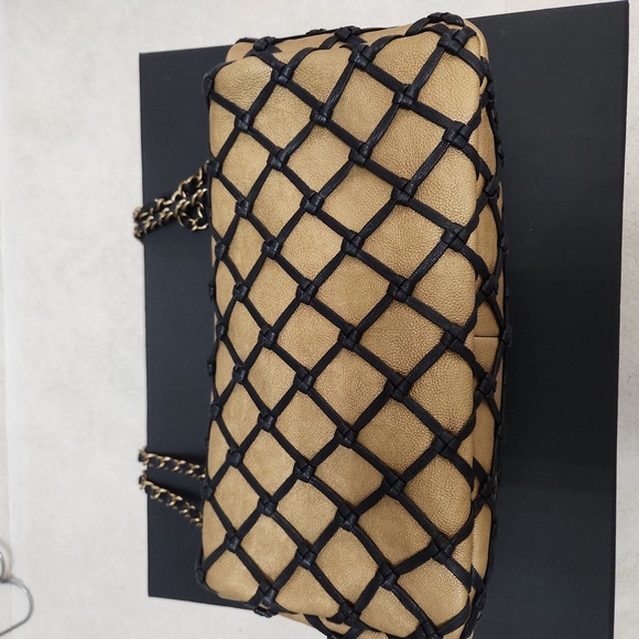 Chanel hand bag - Picture 2 of 10